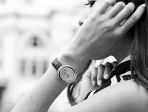 Suisses fausses montres sont lisses et élégantes avec des bracelets en cuir.